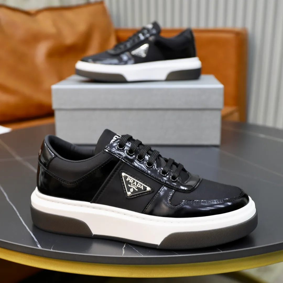 Factory price: 720 top original order Brand: PRADA (Prada) Standard code: Men's size 38/44 (45 can be customized) Grade: Same as the official website Material: Original cowhide, cowhide lining, original combination two-color wear-resistant soft outsole Style category: casual sports version, young fashion, European and American trend, British style Color: actual picture color